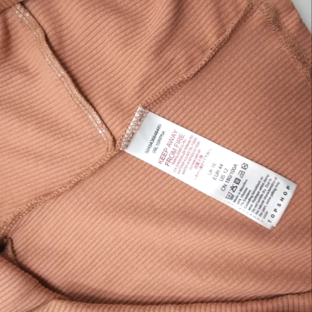 TOPSHOP Lightweight Ribbed Salmon Knit Square Neckline Long Sleeved Crop Top NWT